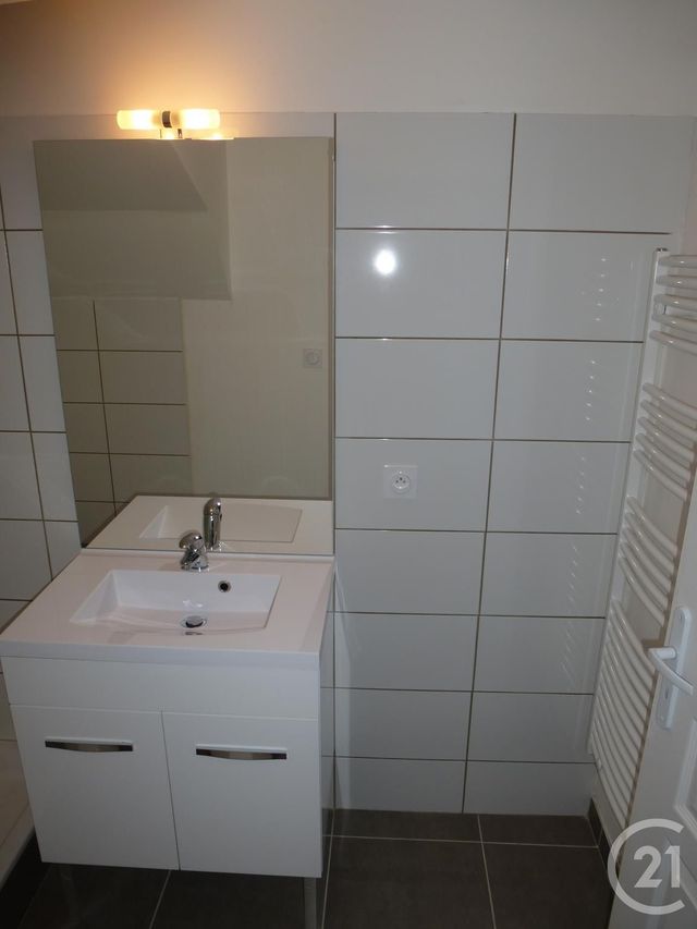 Appartement Duplex à louer - 2 pièces - 38.0 m2 - VOURLES - 69 - RHONE-ALPES - Century 21 Identité Immobilier Appartement Duplex à louer - 2 pièces - 38.0 m2 - VOURLES - 69 - RHONE-ALPES - Century 21 Identité Immobilier