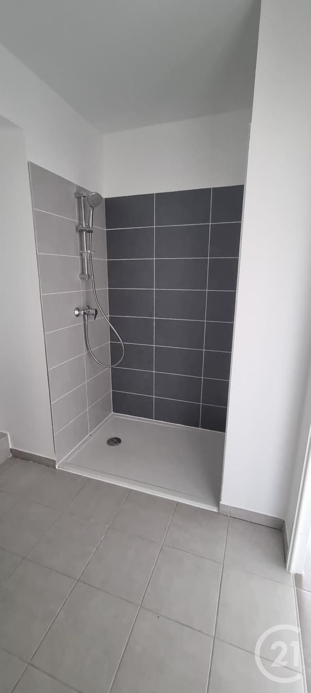 appartement à louer - 2 pièces - 26.0 m2 - PIERRE BENITE - 69 - RHONE-ALPES - Century 21 Identité Immobilier appartement à louer - 2 pièces - 26.0 m2 - PIERRE BENITE - 69 - RHONE-ALPES - Century 21 Identité Immobilier