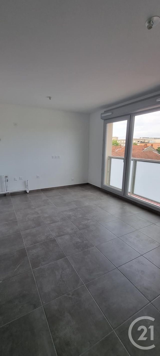 appartement à louer - 2 pièces - 26.0 m2 - PIERRE BENITE - 69 - RHONE-ALPES - Century 21 Identité Immobilier appartement à louer - 2 pièces - 26.0 m2 - PIERRE BENITE - 69 - RHONE-ALPES - Century 21 Identité Immobilier