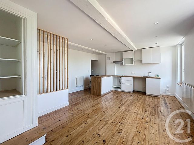 Appartement T2 à louer - 2 pièces - 44.0 m2 - SOUCIEU EN JARREST - 69 - RHONE-ALPES - Century 21 Identité Immobilier