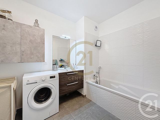 Appartement F3 à vendre - 3 pièces - 61.15 m2 - PIERRE BENITE - 69 - RHONE-ALPES - Century 21 Identité Immobilier