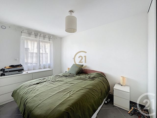 Appartement T3 à louer - 3 pièces - 64.5 m2 - ST GENIS LAVAL - 69 - RHONE-ALPES - Century 21 Identité Immobilier