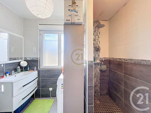 Appartement T3 à louer - 3 pièces - 64.5 m2 - ST GENIS LAVAL - 69 - RHONE-ALPES - Century 21 Identité Immobilier