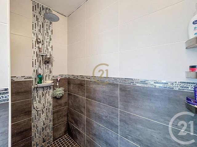 Appartement T3 à louer - 3 pièces - 64.5 m2 - ST GENIS LAVAL - 69 - RHONE-ALPES - Century 21 Identité Immobilier