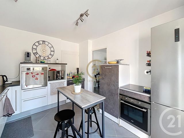 Appartement T3 à louer - 3 pièces - 64.5 m2 - ST GENIS LAVAL - 69 - RHONE-ALPES - Century 21 Identité Immobilier