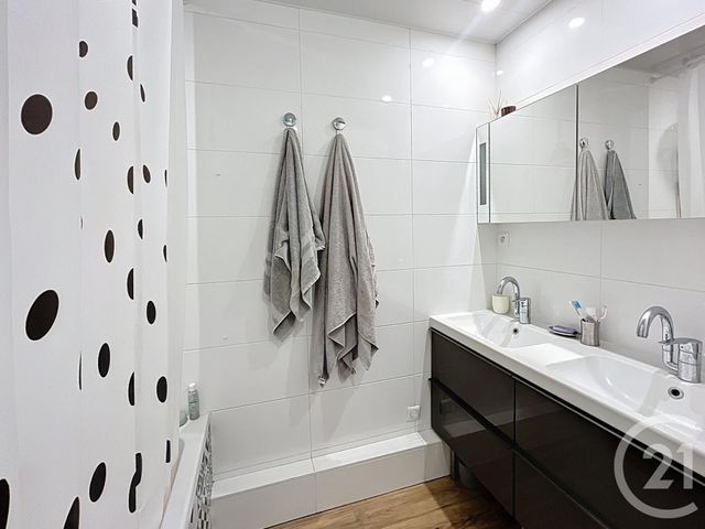 Appartement F4 à louer - 4 pièces - 82.0 m2 - BRIGNAIS - 69 - RHONE-ALPES - Century 21 Identité Immobilier