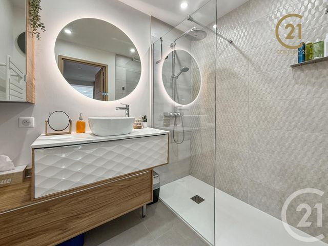 Appartement F3 à vendre - 3 pièces - 62.0 m2 - PIERRE BENITE - 69 - RHONE-ALPES - Century 21 Identité Immobilier