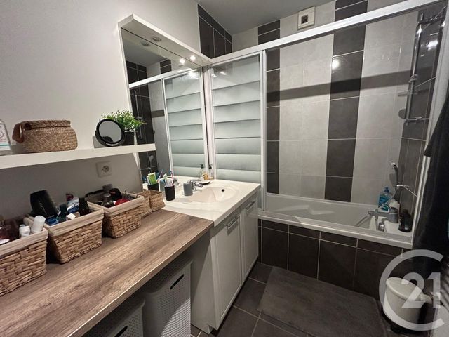 Appartement F3 à louer - 3 pièces - 55.62 m2 - 69 - RHONE-ALPES - Century 21 Identité Immobilier