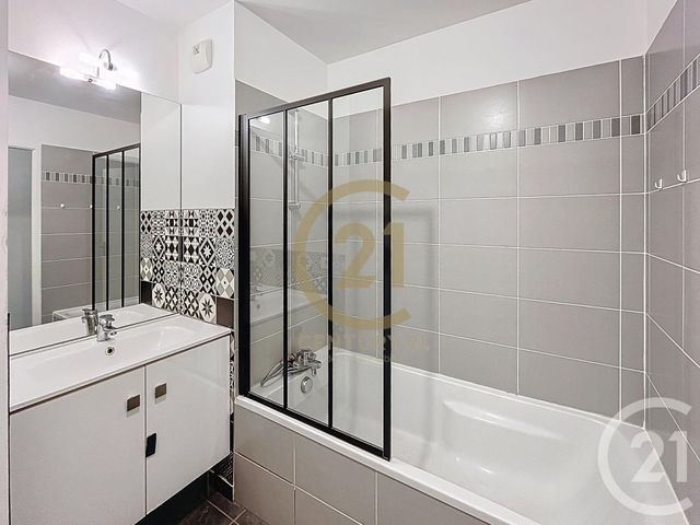 Appartement F3 à louer - 3 pièces - 62.0 m2 - VENISSIEUX - 69 - RHONE-ALPES - Century 21 Identité Immobilier