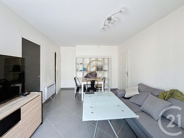 Appartement T3 à louer - 3 pièces - 64.5 m2 - ST GENIS LAVAL - 69 - RHONE-ALPES - Century 21 Identité Immobilier