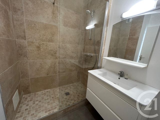 Appartement F3 à louer - 3 pièces - 69.96 m2 - ST GENIS LAVAL - 69 - RHONE-ALPES - Century 21 Identité Immobilier