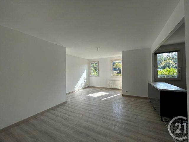 Appartement F3 à louer - 3 pièces - 69.96 m2 - ST GENIS LAVAL - 69 - RHONE-ALPES - Century 21 Identité Immobilier