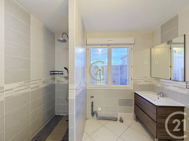 Appartement T3 à louer - 3 pièces - 59.26 m2 - ST GENIS LAVAL - 69 - RHONE-ALPES - Century 21 Identité Immobilier